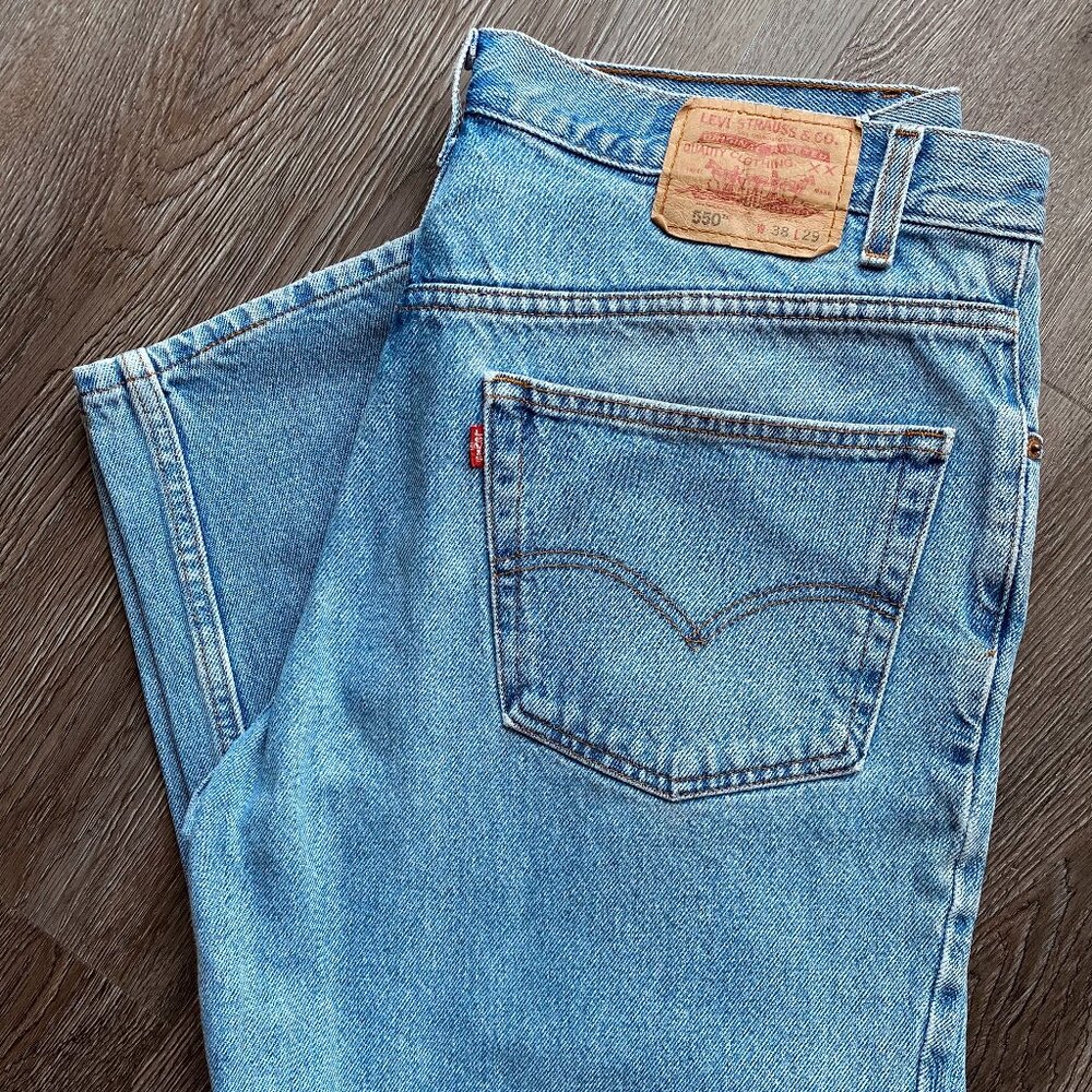 VTG Levi's 550 | W 38 | Light Blue Wash Jeans